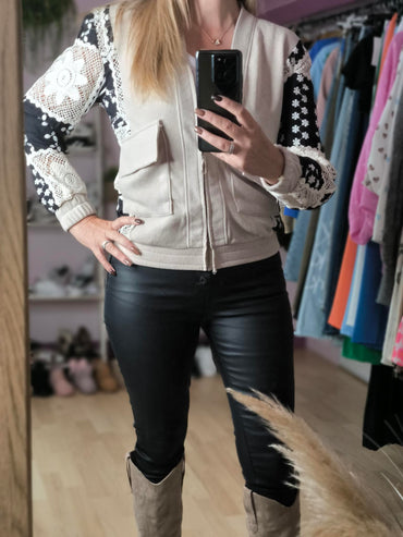 Veste à motifs beige et noire