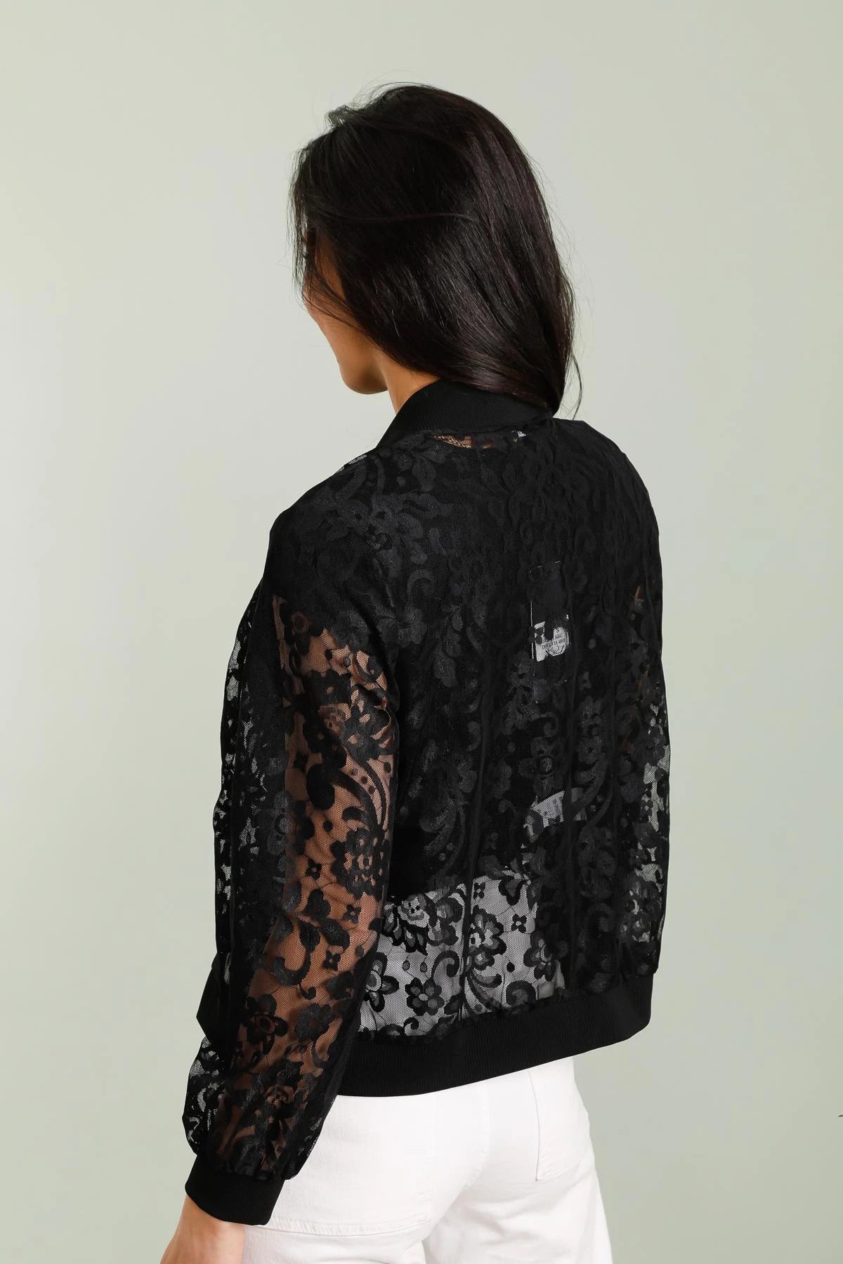 Veste en Dentelle Noire – Élégance & Modernité
