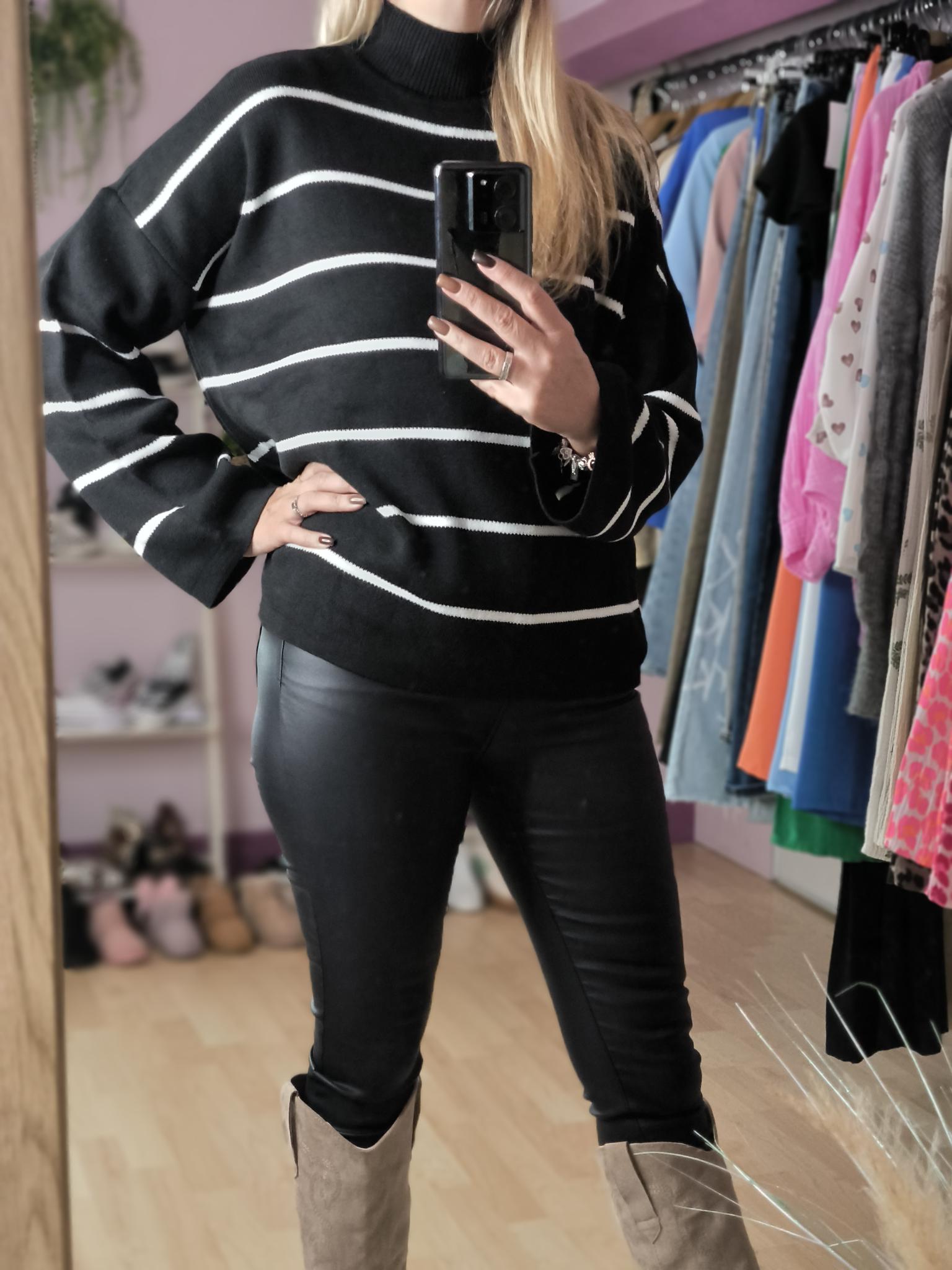 Pull rayé noir et blanc