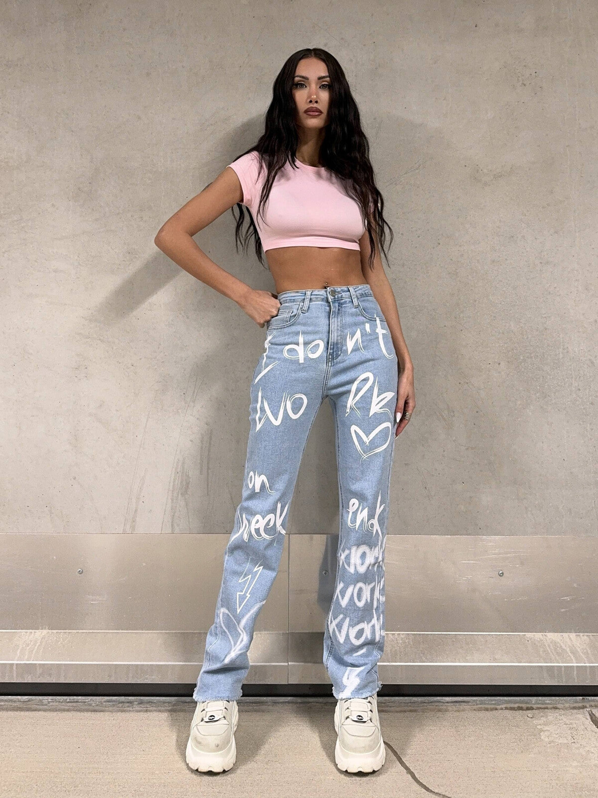 Jean straight fit avec imprimé graffiti blanc