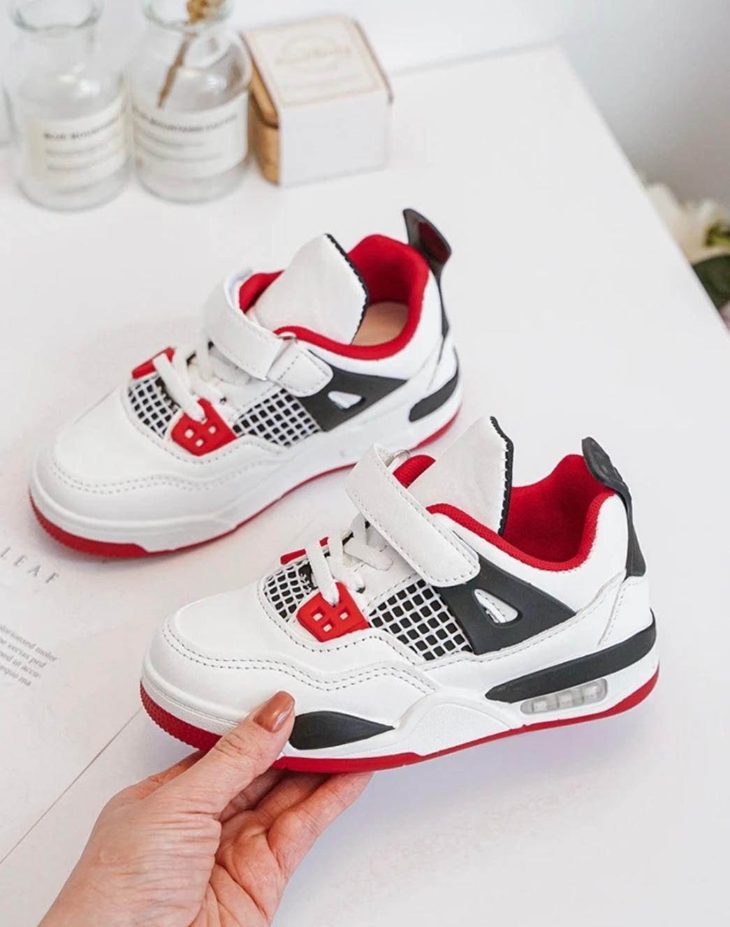 Basket JOR noir, rose ou rouge.
