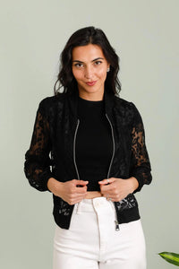 Veste en Dentelle Noire – Élégance & Modernité